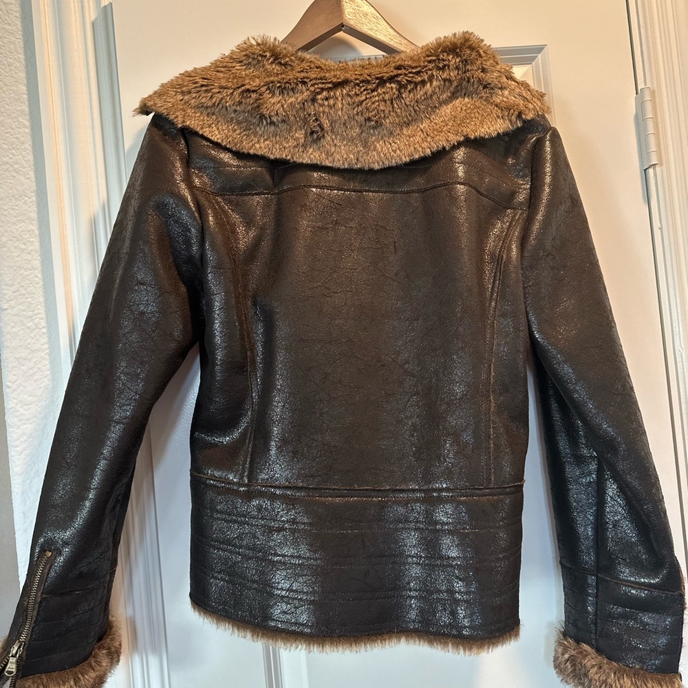 Jackets - Picture 4 of 5